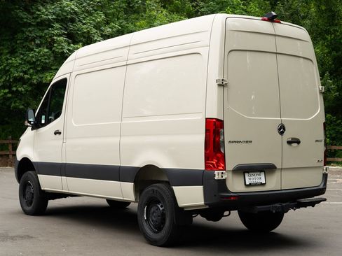 Used 2025 Mercedes-Benz Sprinter 2500 image 7
