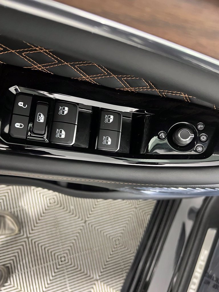 Used 2023 Jeep Grand Cherokee Summit w/ Luxury Tech Group V AWD/4WD image 16