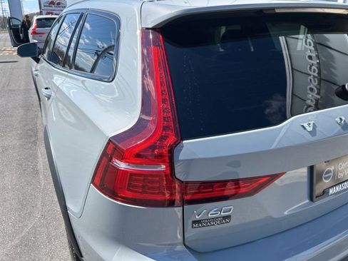 Used 2025 Volvo V60 B5 Cross Country Plus image 10