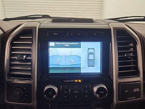 Used 2018 Ford F150 Platinum w/ Equipment Group 701A Luxury image 29