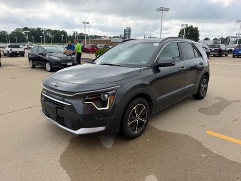 Used 2023 Kia Niro EX FWD image 6
