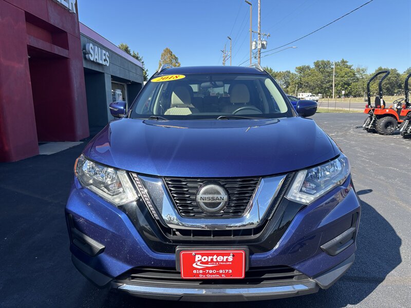 Used 2018 Nissan Rogue SV AWD/4WD image 2