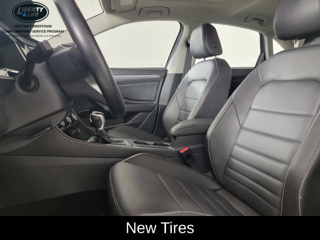 Used 2024 Volkswagen Jetta SE FWD image 14