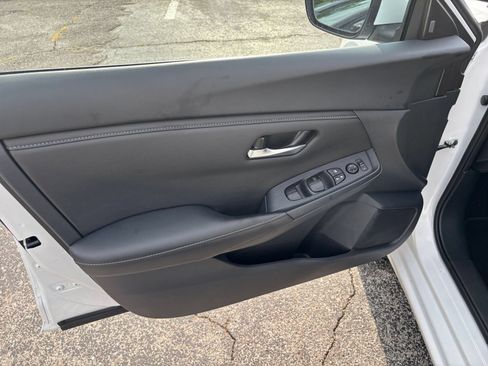 Used 2025 Nissan Sentra SV FWD image 18