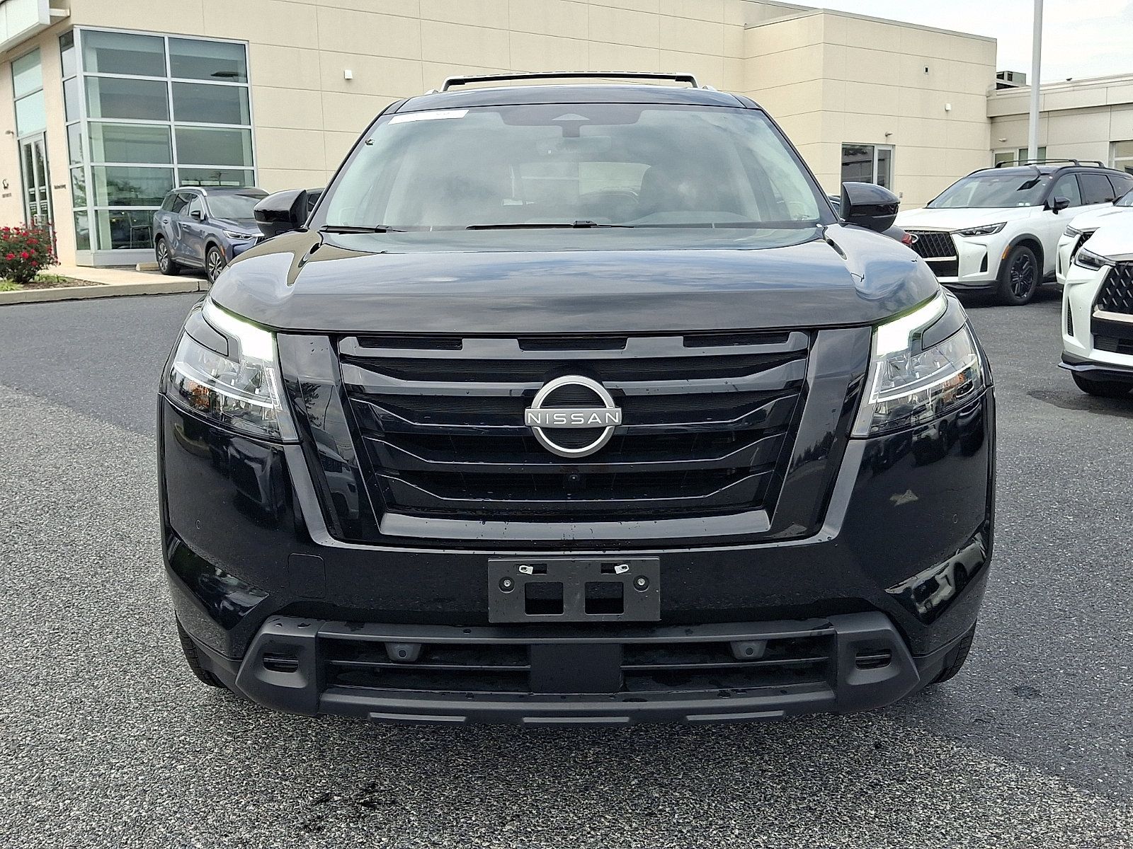 Used 2024 Nissan Pathfinder SL w/ SL Premium Package AWD/4WD image 2