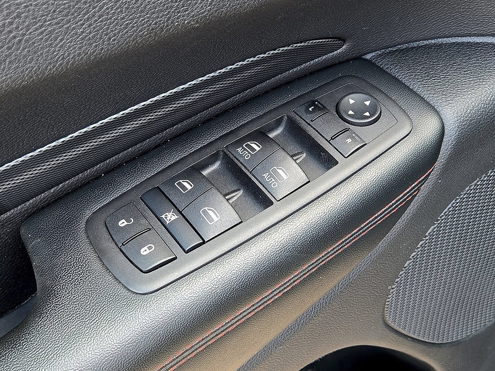 Used 2025 Dodge Durango GT AWD/4WD image 23