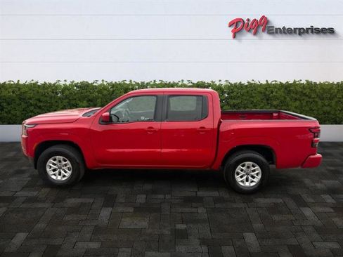 Used 2024 Nissan Frontier SV image 3