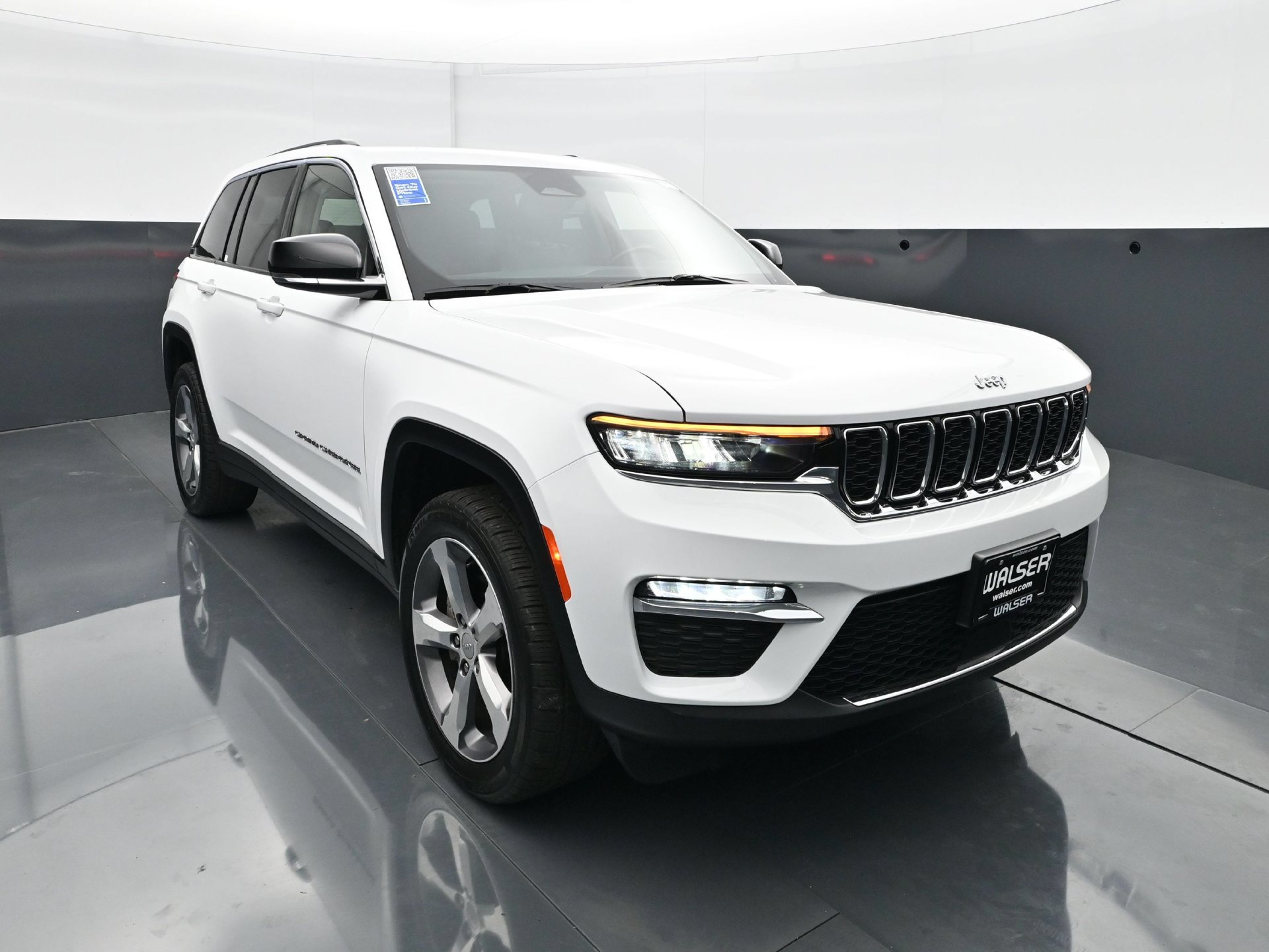 Used 2022 Jeep Grand Cherokee Limited AWD/4WD image 11