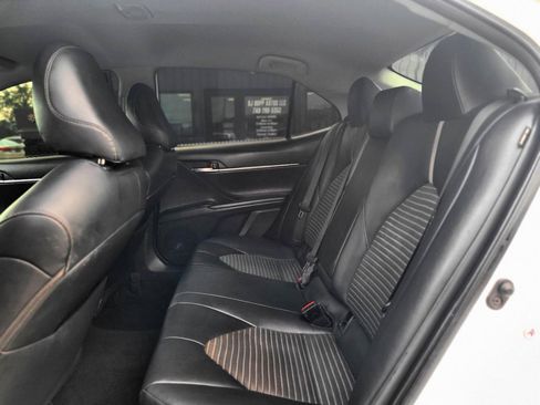 Used 2019 Toyota Camry SE FWD image 13