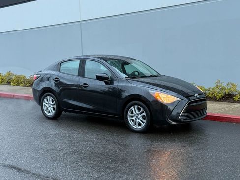 Used 2017 Toyota Yaris iA image 7