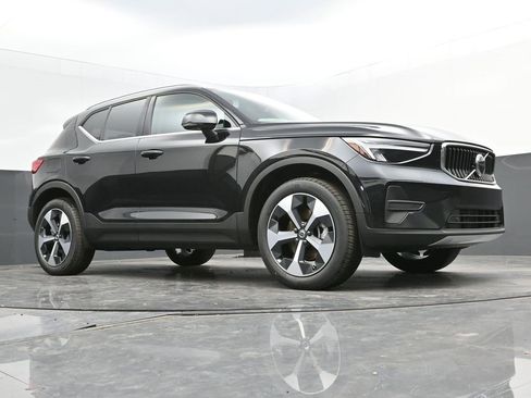 New 2025 Volvo XC40 B5 Core w/ Protection Package Premier image 40