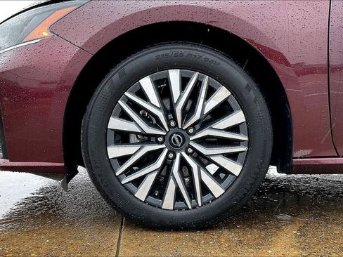 Used 2024 Nissan Altima 2.5 SV image 8