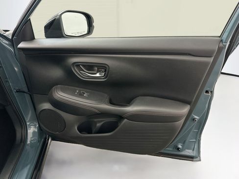 Used 2025 Honda HR-V Sport image 32