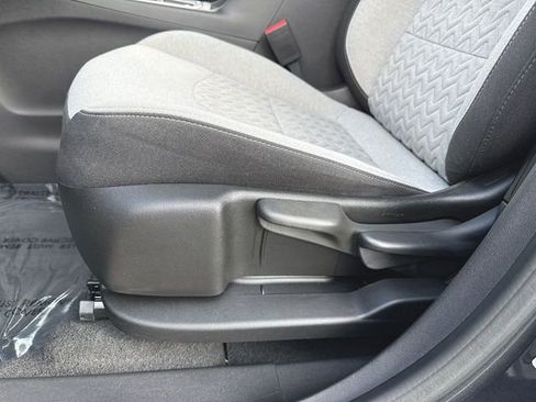 Used 2022 Chevrolet Equinox LS image 12