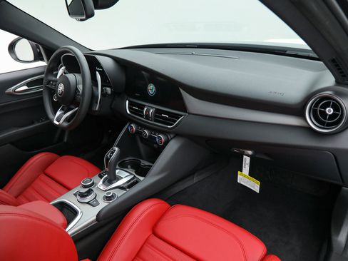New 2025 Alfa Romeo Giulia w/ Veloce Package Rwd image 13