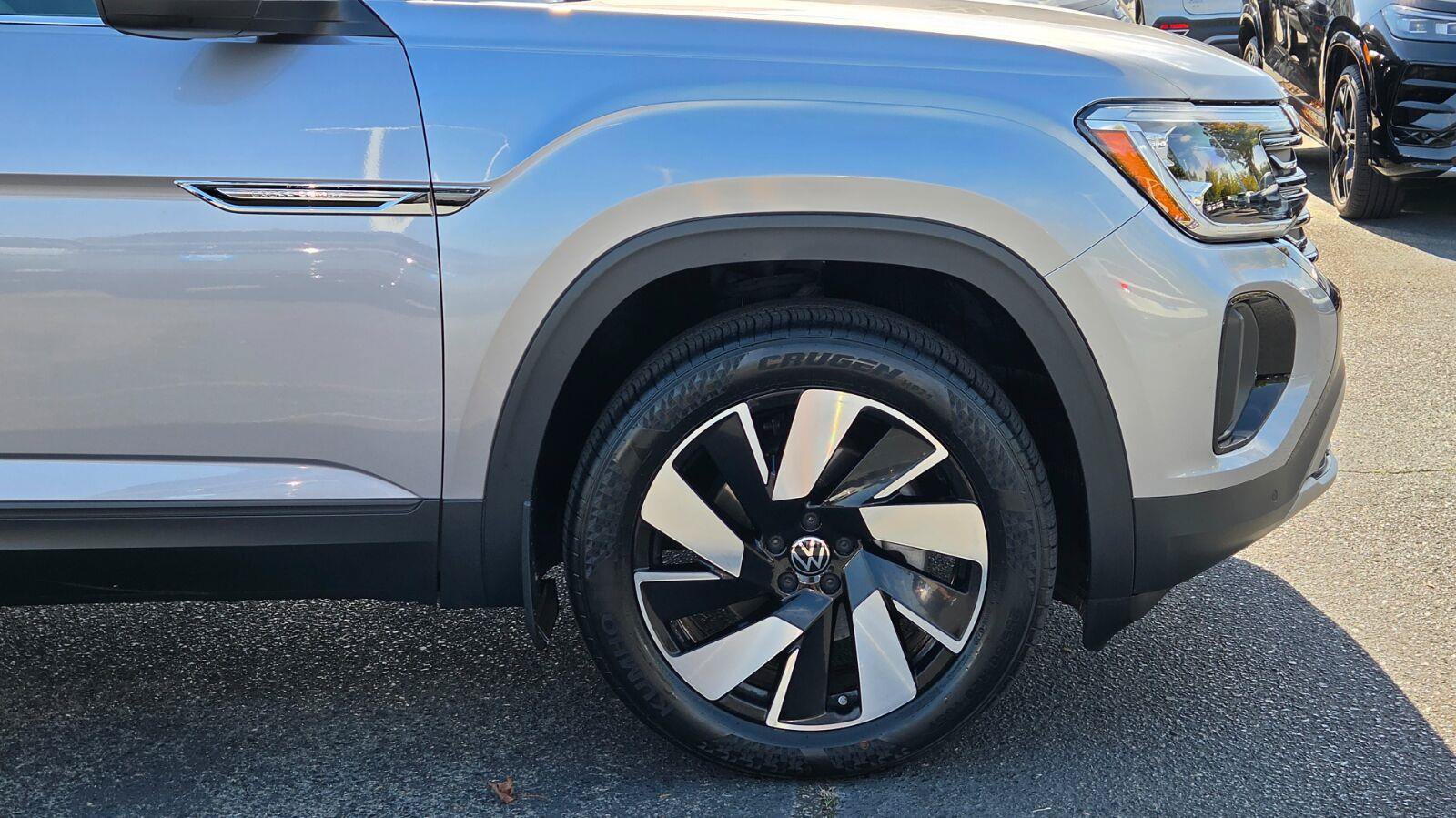 Used 2024 Volkswagen Atlas Cross Sport SE FWD image 13