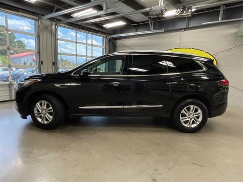 Used 2021 Buick Enclave Essence image 2