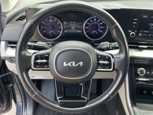 Used 2023 Kia Carnival LX image 22