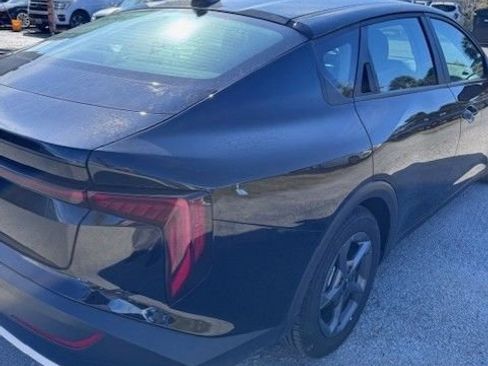 Used 2025 Kia K4 LXS image 8