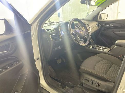 Used 2019 Chevrolet Equinox LT w/ Driver Convenience Package image 27