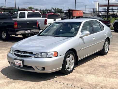 Used 2001 Nissan Altima GXE image 2