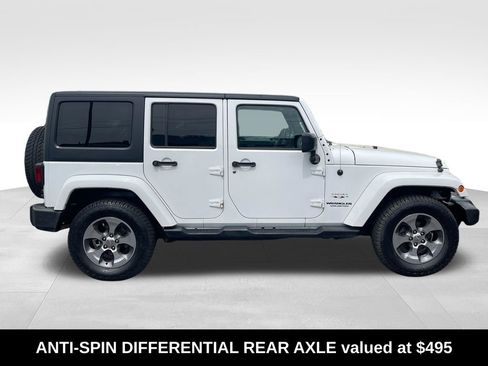 Used 2017 Jeep Wrangler Unlimited Sahara w/ Connectivity Group AWD/4WD image 9