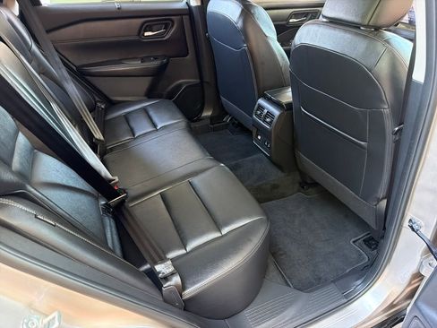 Used 2025 Nissan Rogue SL w/ Tech Package FWD image 32