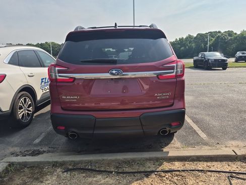 Used 2023 Subaru Ascent Limited w/ Technology Package AWD/4WD image 4