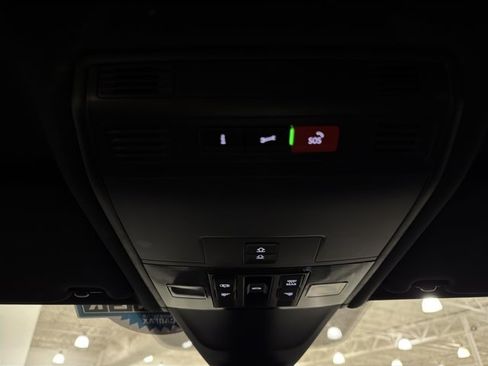 Certified 2024 Volkswagen Tiguan SE R-Line w/ MDO Package, Three-Row FWD image 35