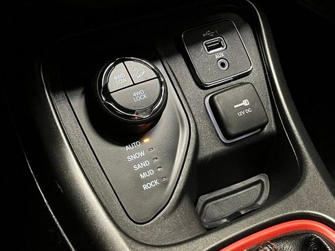 Used 2019 Jeep Compass Trailhawk w/ Leather Interior Group AWD/4WD image 11