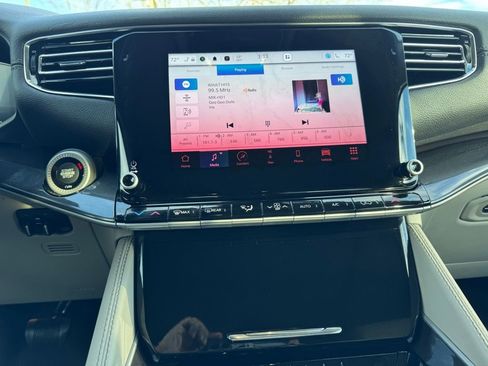 Used 2023 Jeep Wagoneer 4WD w/ Premium Group I image 37