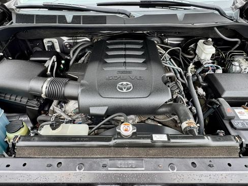 Used 2018 Toyota Tundra SR5 AWD/4WD image 17