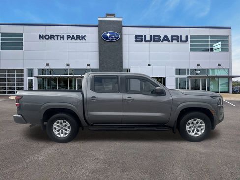 Used 2024 Nissan Frontier SV w/ Technology Package image 2