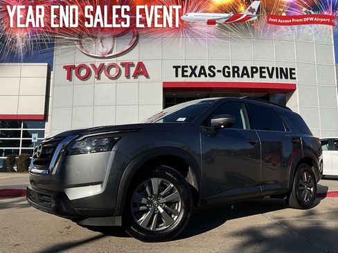 Used 2024 Nissan Pathfinder SV image 1