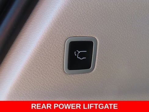 Used 2024 Chrysler Pacifica Touring-L FWD image 31