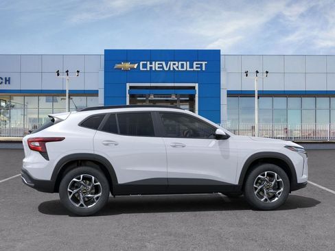 New 2025 Chevrolet Trax LT w/ Driver Confidence Package image 5