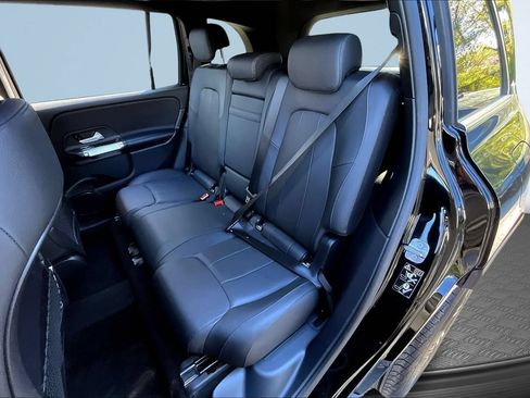 Used 2025 Mercedes-Benz GLB 250 image 25