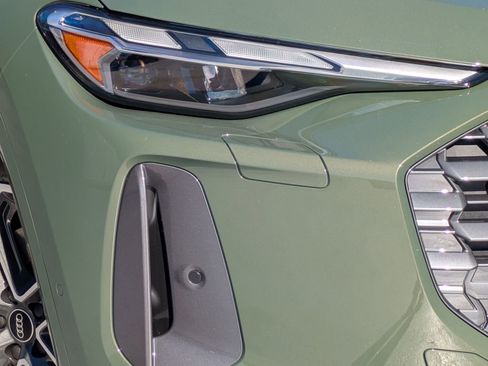 New 2025 Audi Q5 Premium image 16