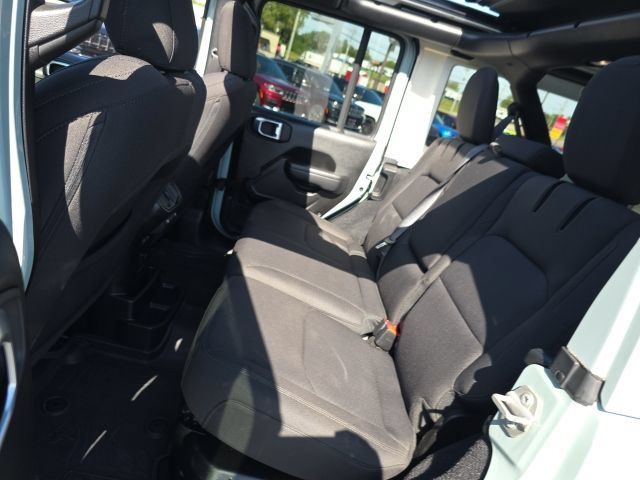 Used 2023 Jeep Wrangler Unlimited w/ Sun & Screen Package AWD/4WD image 25