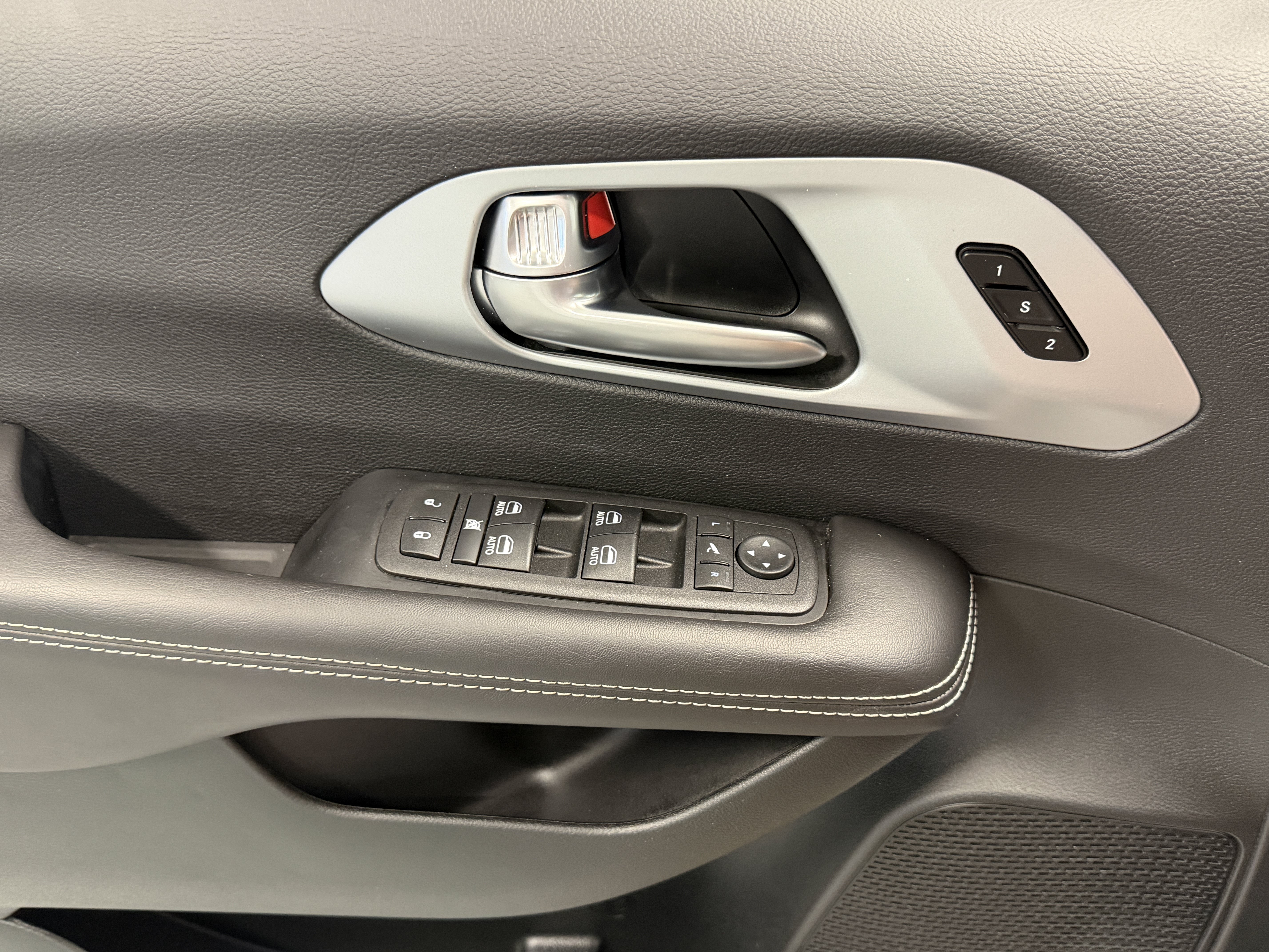 Used 2026 Chrysler Pacifica Limited AWD/4WD image 19