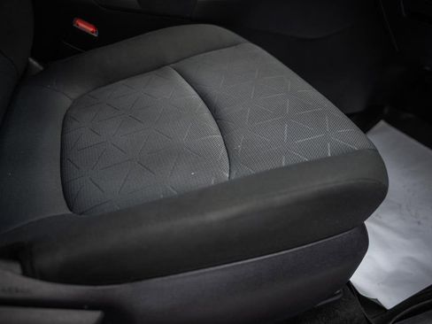 Used 2020 Toyota RAV4 XLE image 33