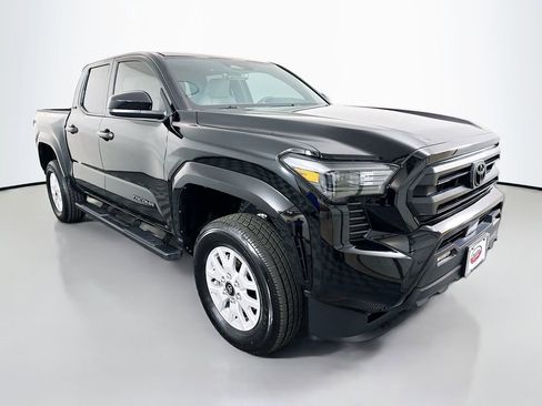 Certified 2025 Toyota Tacoma SR5 AWD/4WD image 3