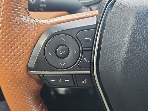 Used 2022 Toyota Avalon Limited image 16
