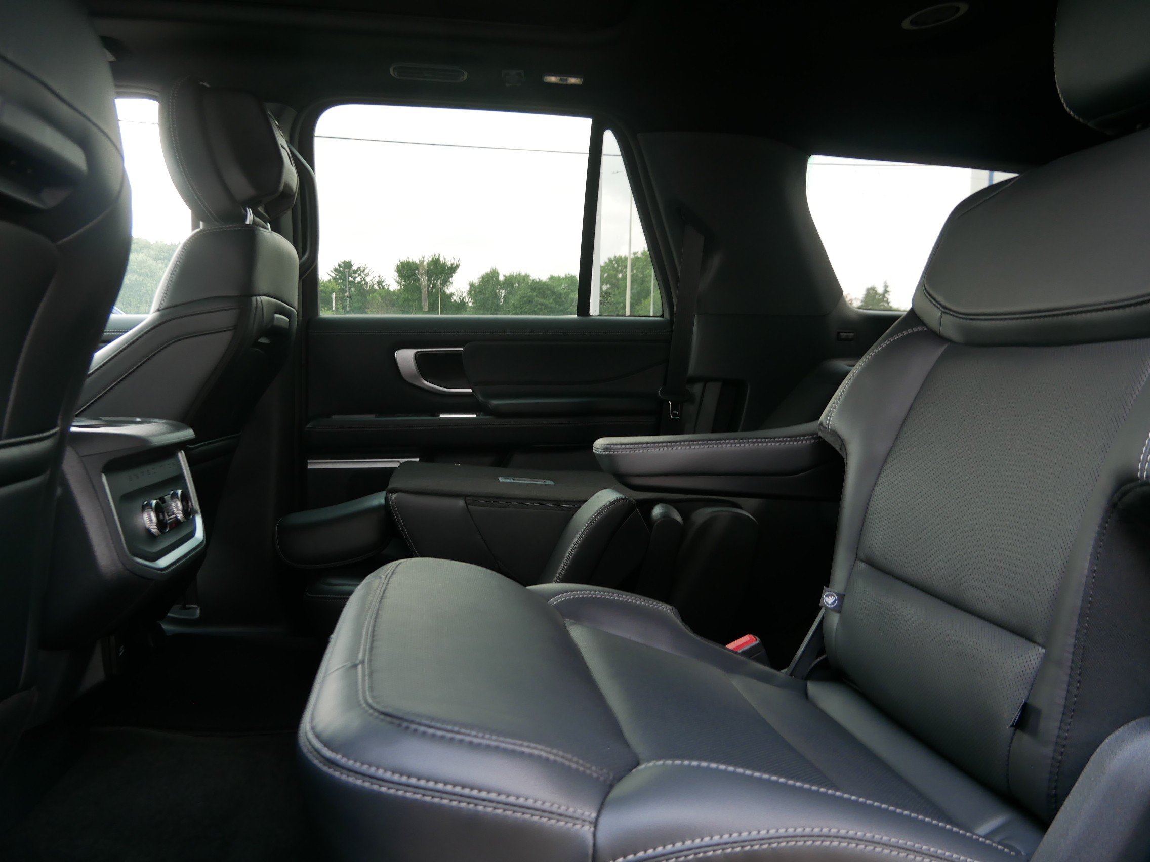 New 2026 Ford Expedition Max Platinum w/ Stealth Appearance Package AWD/4WD image 7