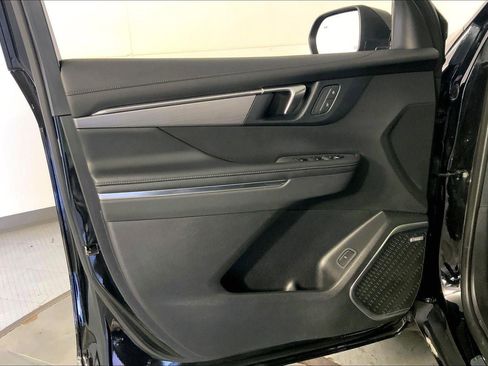 Used 2025 Buick Enclave Preferred AWD/4WD image 24