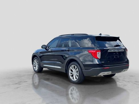 Used 2022 Ford Explorer XLT w/ Equipment Group 202A AWD/4WD image 4