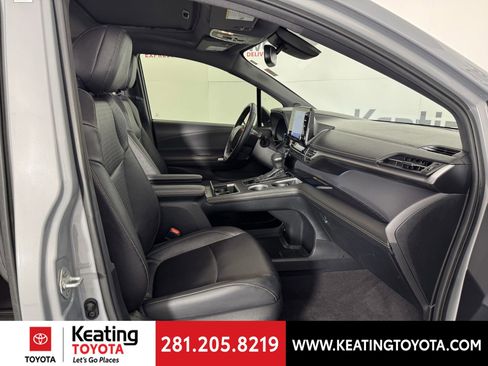 Certified 2024 Toyota Sienna XLE Woodland Edition image 22