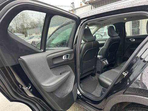 Used 2025 Volvo XC40 B5 Ultra w/ Climate Package image 16