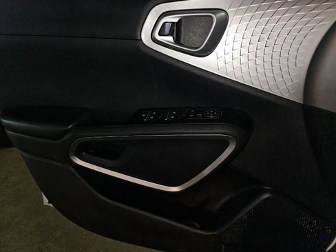 Used 2020 Kia Soul LX image 13