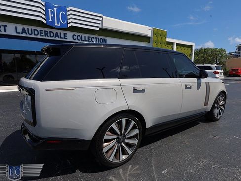Used 2024 Land Rover Range Rover SV image 5